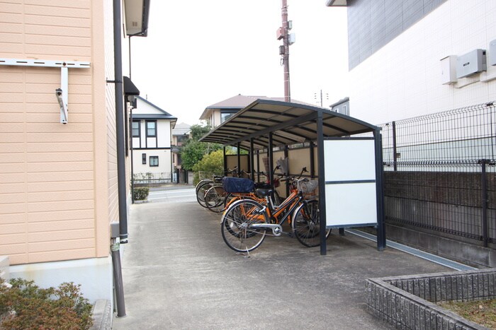 物件外観写真4　(駐輪場)