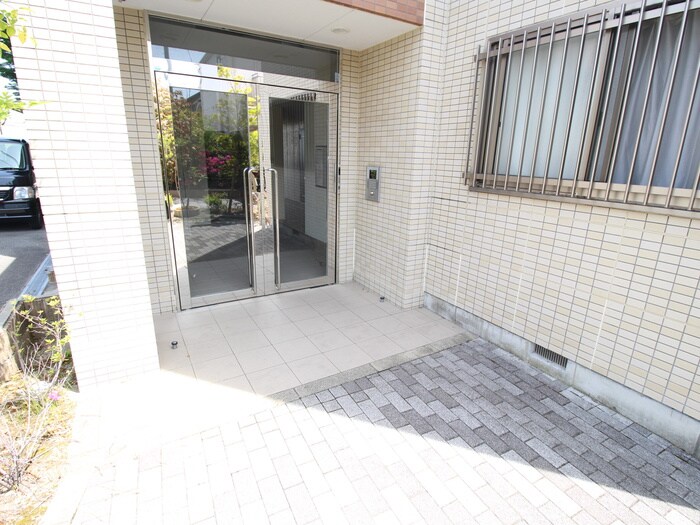 物件外観写真3　(エントランス部分)