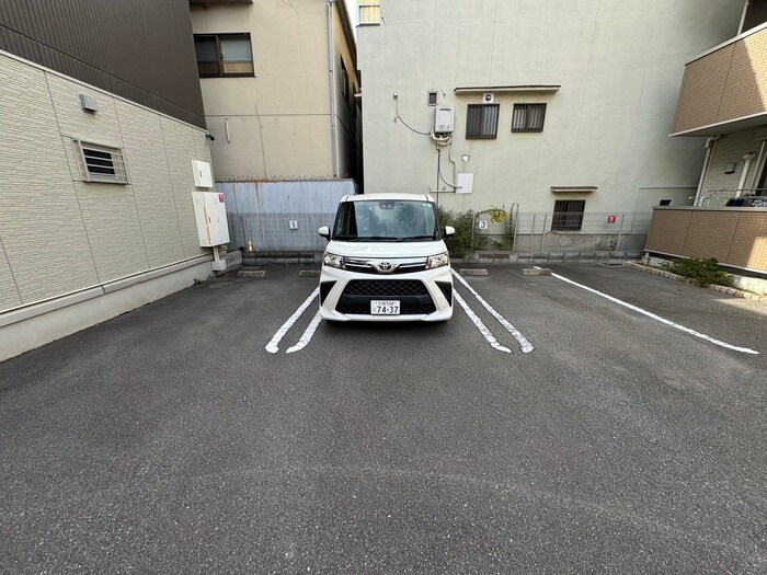 物件外観写真4　(駐車場)