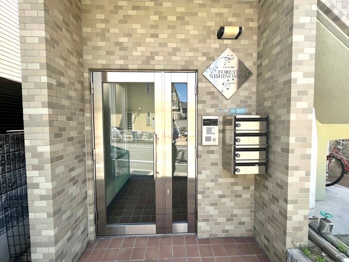 物件外観写真5　(エントランス部分)