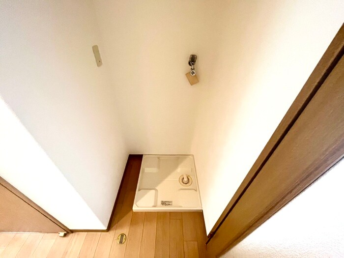 物件内観写真18　(洗濯機置場)