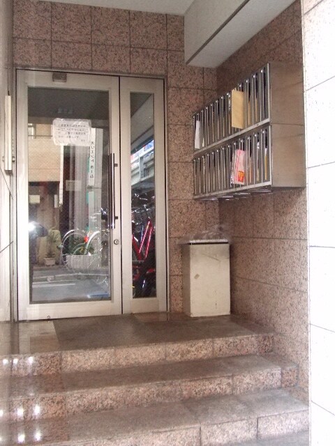 物件外観写真2　(エントランス部分)