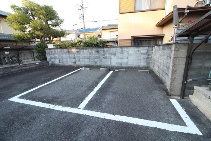 物件外観写真3　(駐車場)
