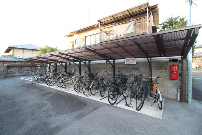 物件外観写真4　(駐輪場)