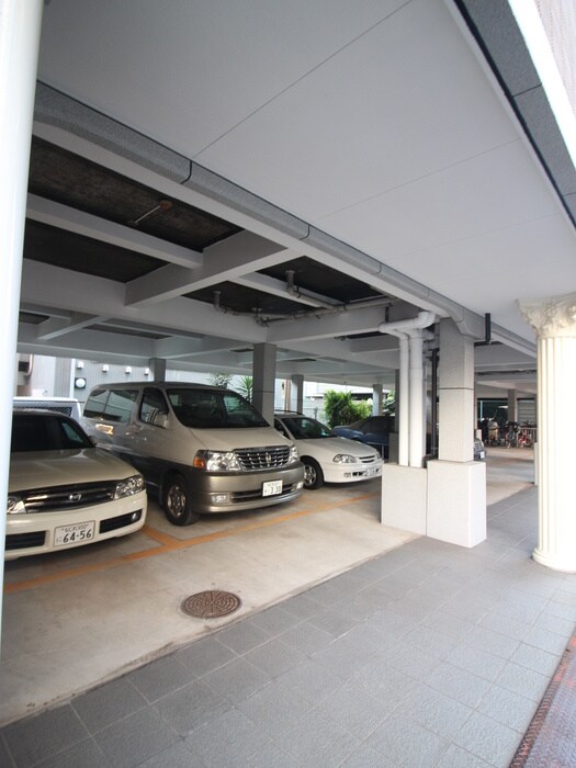 物件外観写真5　(駐車場)