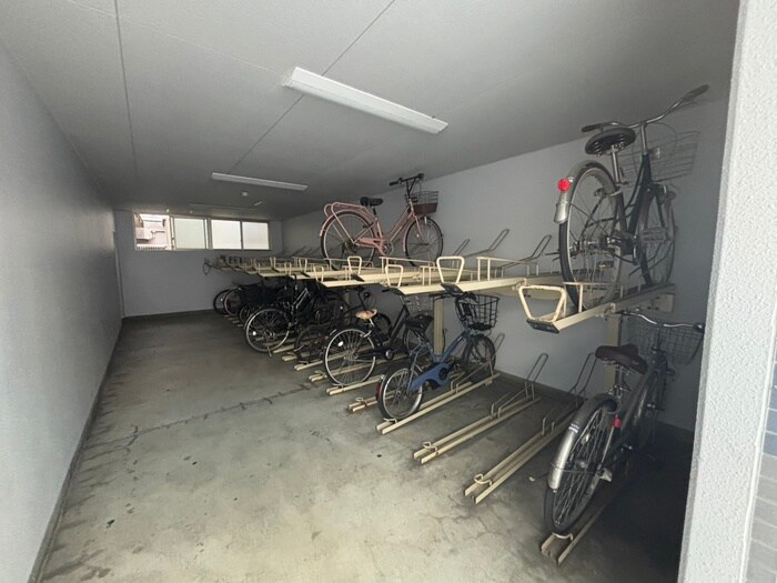 物件外観写真6　(駐輪場)