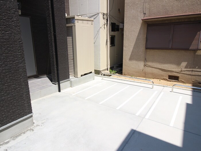 物件外観写真4　(駐輪場)