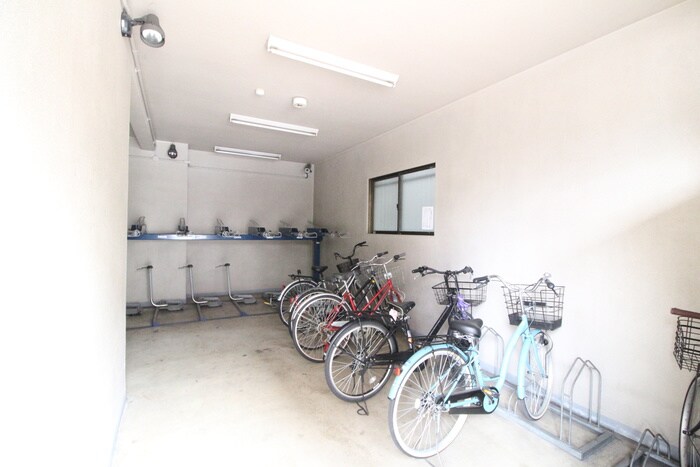 物件外観写真2　(駐輪場)