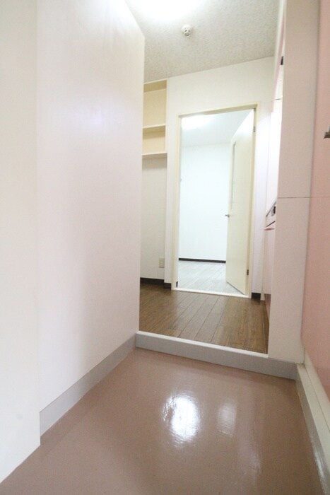 物件内観写真7　(玄関)