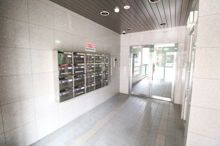 物件外観写真5　(エントランス部分)