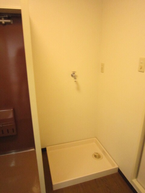 物件内観写真12　(洗濯機置場)