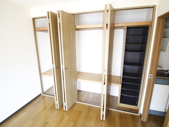 物件内観写真12　(収納)