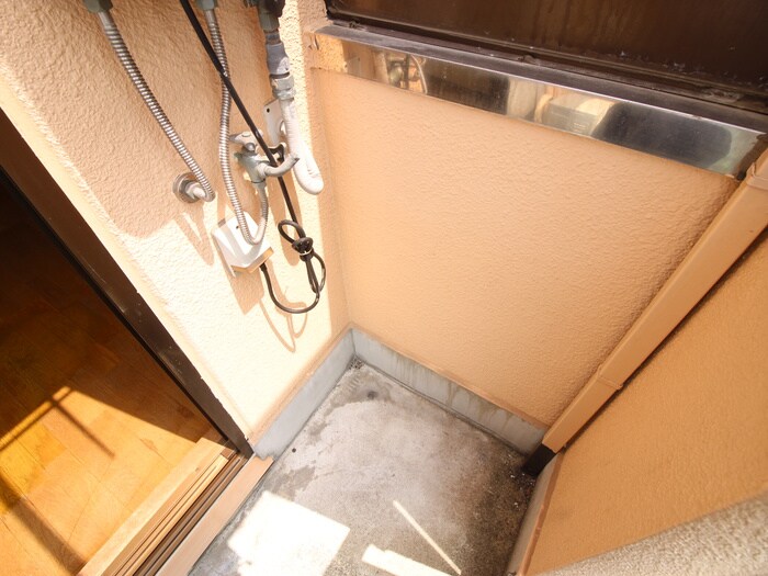 物件内観写真16　(洗濯機置場)