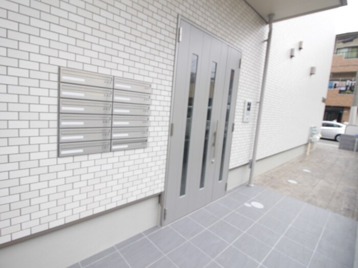 物件外観写真2　(エントランス部分)