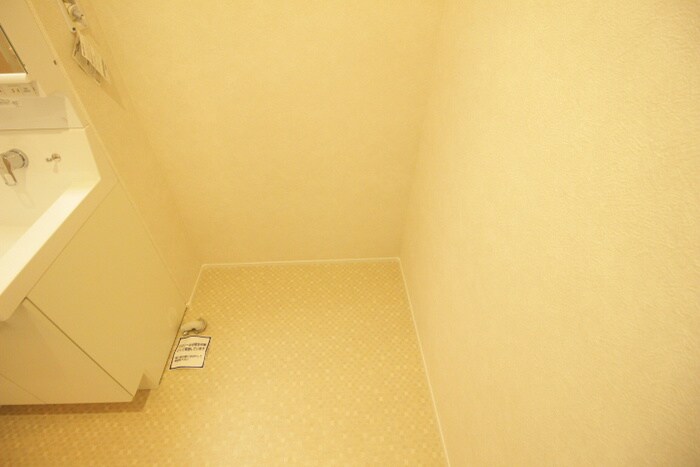 物件内観写真15　(洗濯機置場)