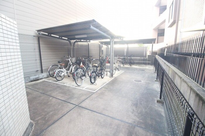物件外観写真4　(駐輪場)