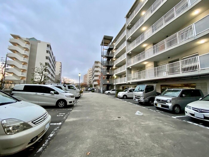 物件外観写真3　(駐車場)