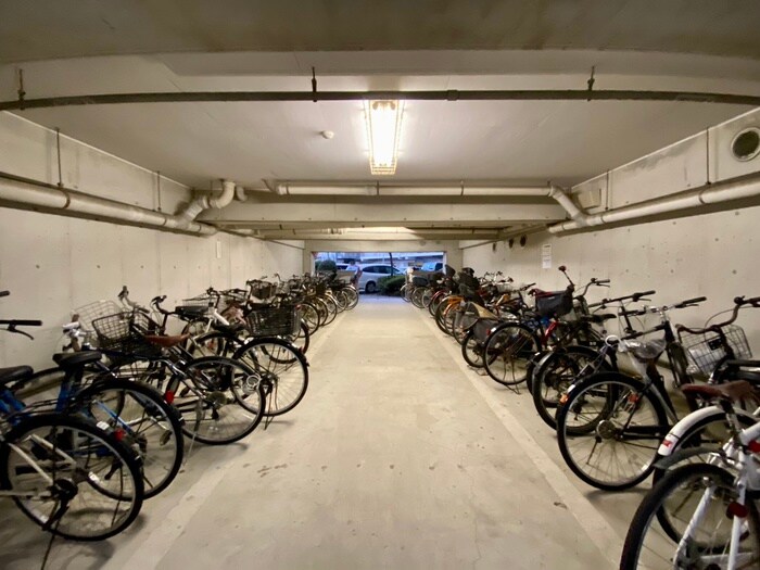 物件外観写真4　(駐輪場)