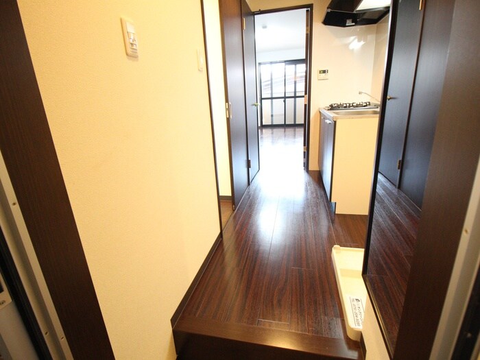 物件内観写真5　(廊下)
