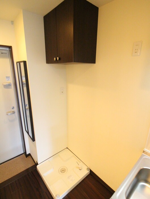 物件内観写真5　(洗濯機置場)