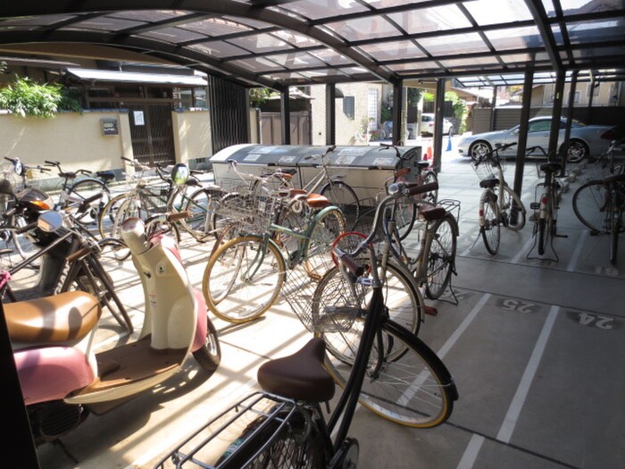 物件外観写真3　(駐輪場)