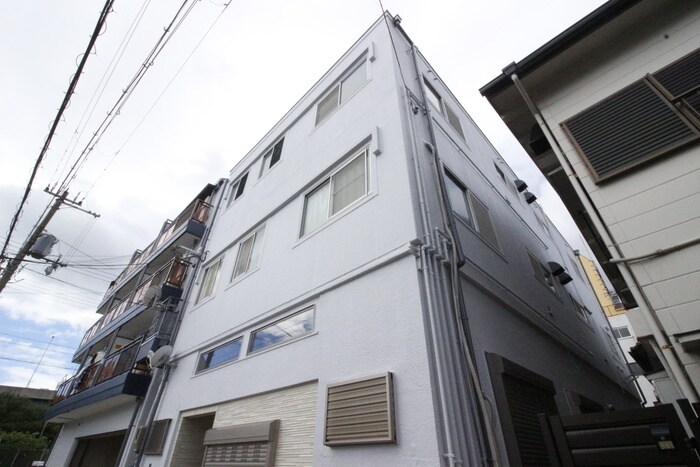 西尾マンションの物件外観写真