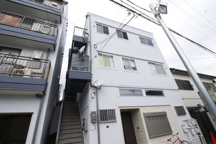 西尾マンションの物件外観写真