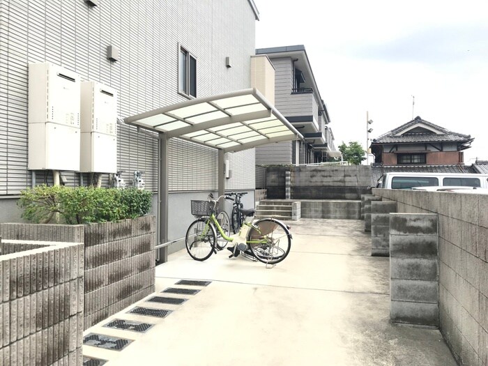 物件外観写真5　(駐輪場)