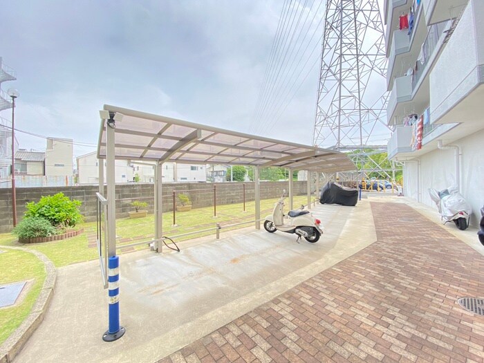 物件外観写真6　(バイク置き場)