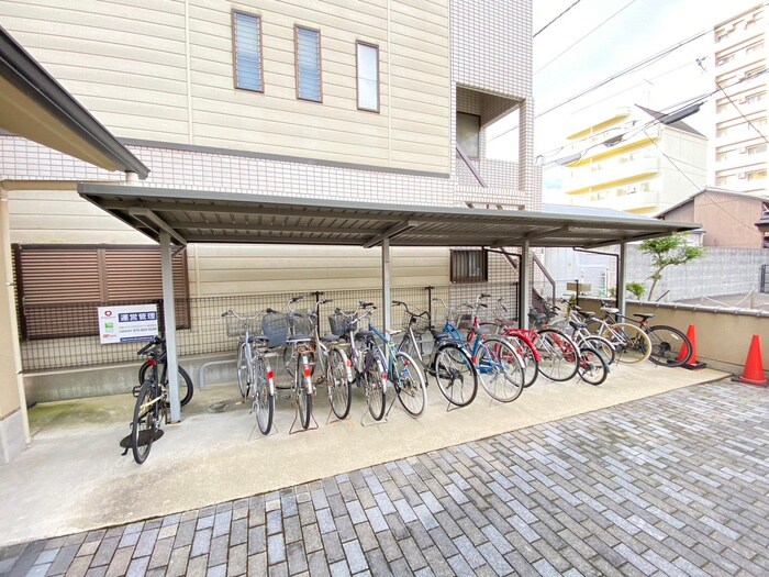 物件外観写真5　(駐輪場)