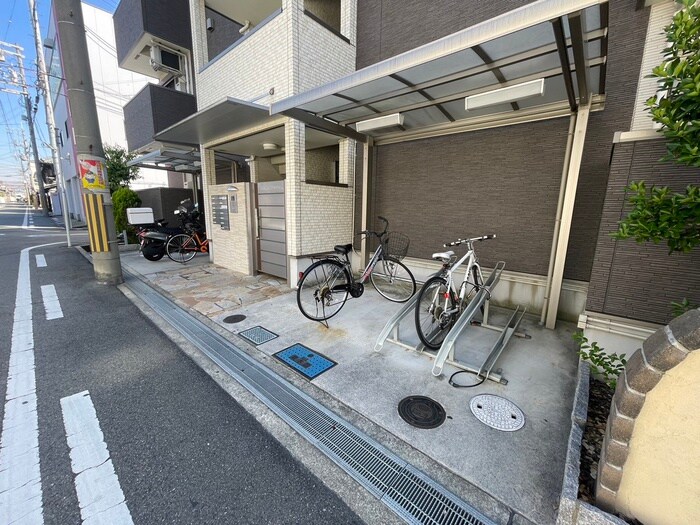 物件外観写真3　(駐輪場)