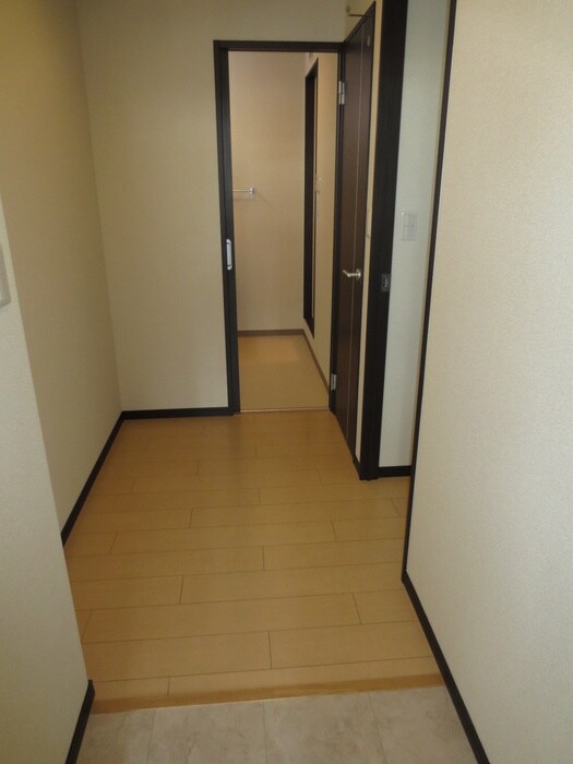 物件内観写真16　(玄関)