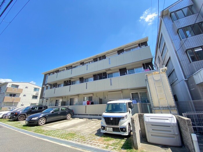 物件外観写真5　(駐車場)