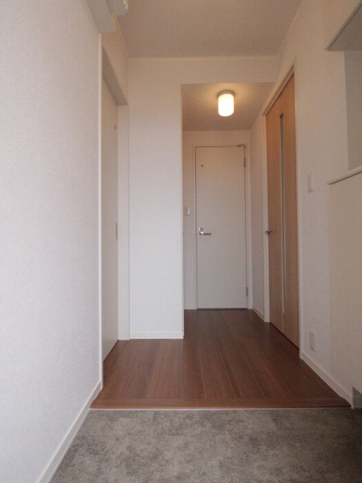 物件内観写真7　(玄関)