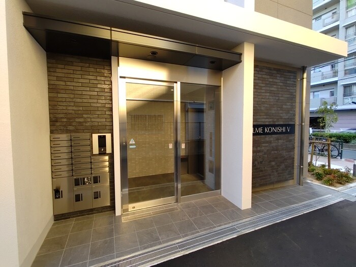 物件外観写真3　(エントランス部分)