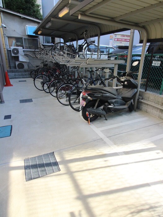 物件外観写真4　(駐輪場)