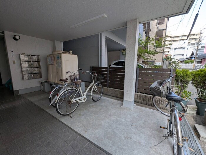 物件外観写真3　(駐輪場)