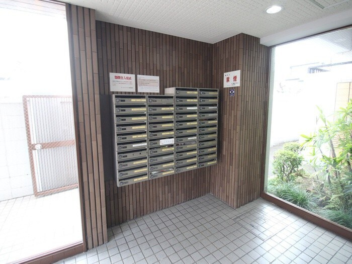 物件外観写真5　(エントランス部分)