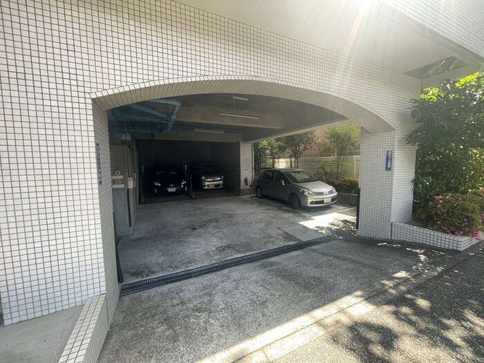 物件外観写真6　(駐車場)