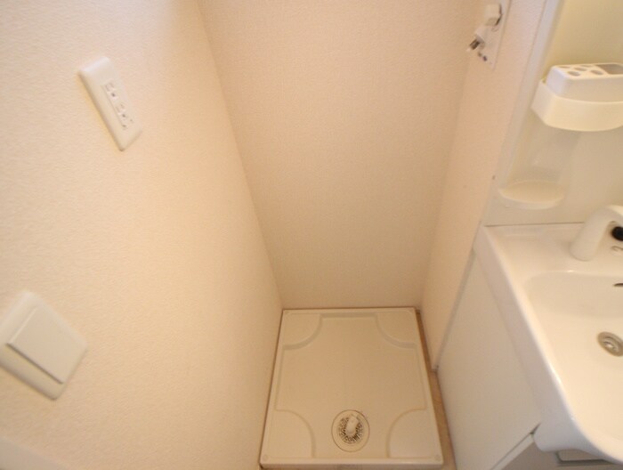 物件内観写真11　(洗濯機置場)