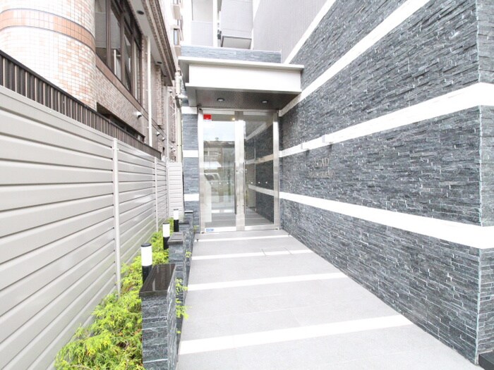 物件外観写真3　(エントランス部分)