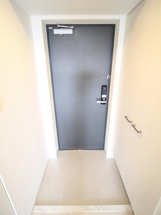 物件内観写真16　(玄関)