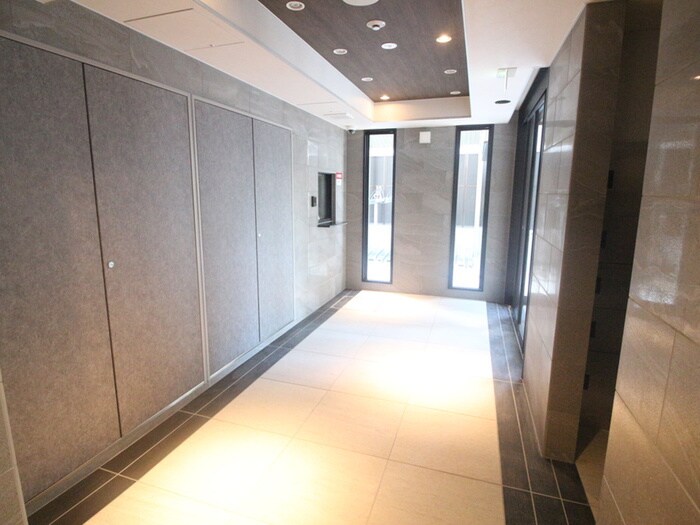 物件外観写真5　(エントランス部分)