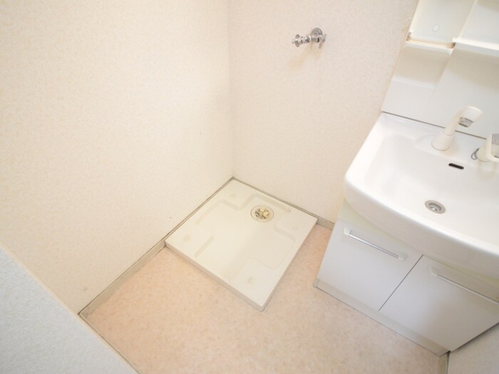 物件内観写真10　(洗濯機置場)