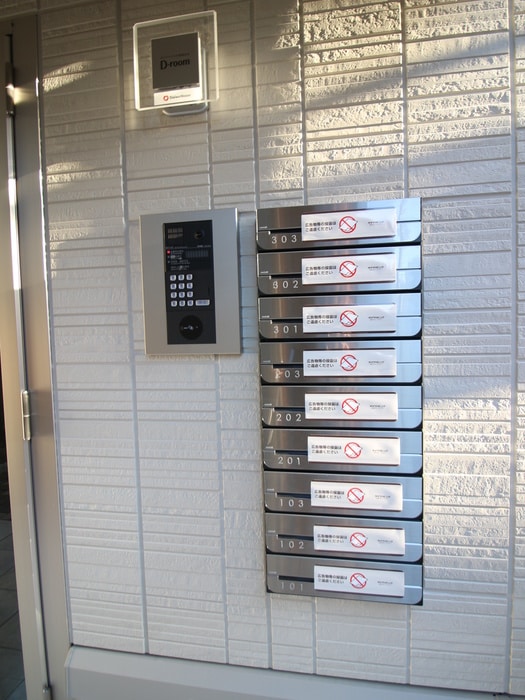 物件外観写真3　(エントランス部分)