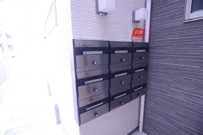 物件外観写真5　(エントランス部分)