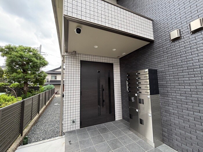 物件外観写真3　(エントランス部分)