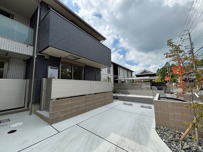 物件外観写真4　(駐車場)