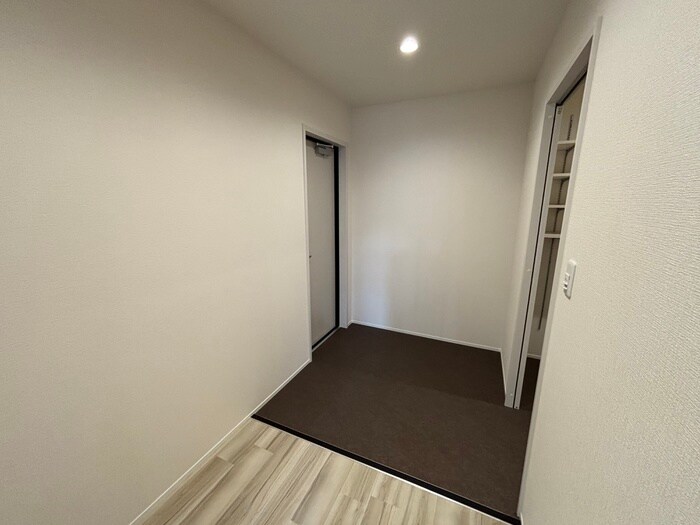 物件内観写真15　(玄関)