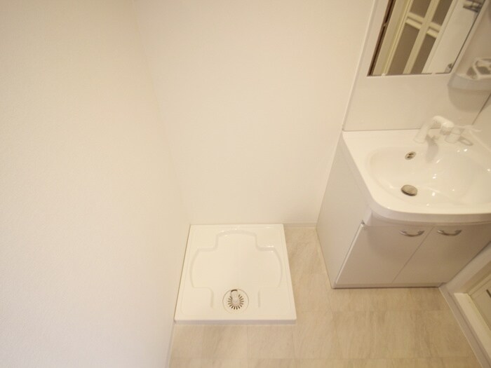 物件内観写真12　(洗濯機置場)